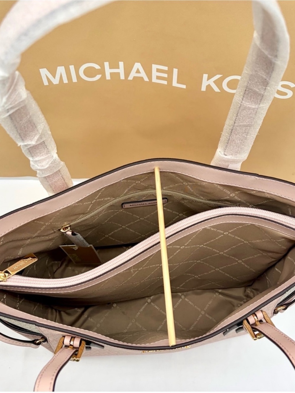 Michael Kors Voyager Tote Shoulder Bag and   Matching Wallet Powder Blush - Picture 6 of 15